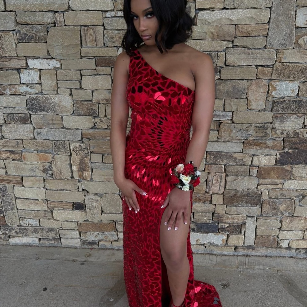 Elegant Red One-Shoulder Dress